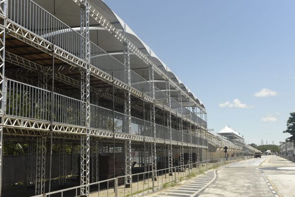 Estrutura para o Carnaval de Vitória começa a ser montada no Sambão do Povo por Vitor Jubini/AG
