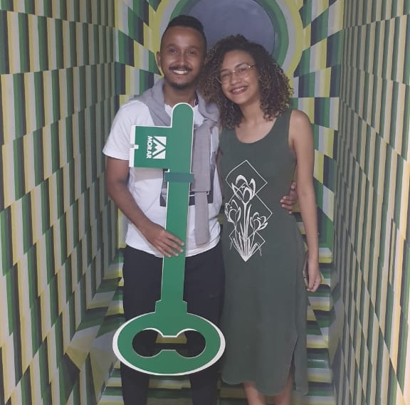 Marcielly dos Santos e o namorado João Victor Barbosa Silva na compra do primeiro apartamento