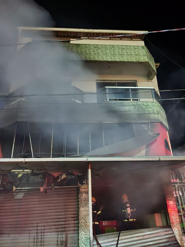 O incêndio aconteceu em um supermercado no bairro Barra do Itapemirim, em Marataízes por Divulgação \ Corpo de Bombeiros