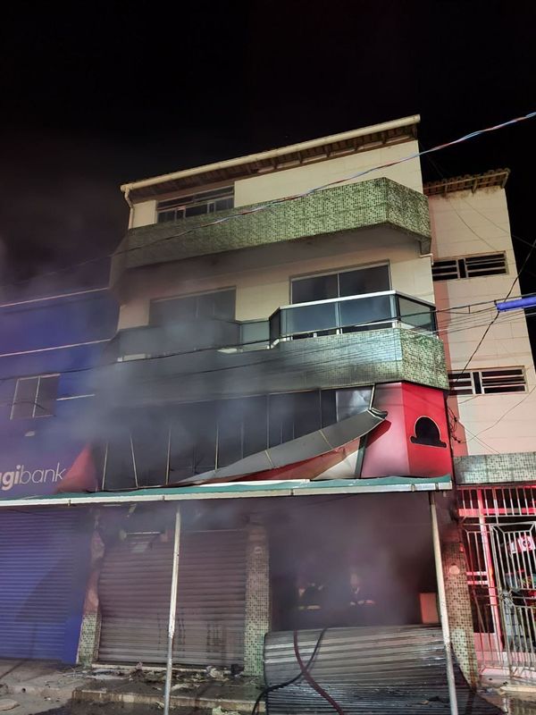 O incêndio aconteceu em um supermercado no bairro Barra do Itapemirim, em Marataízes por Divulgação \ Corpo de Bombeiros