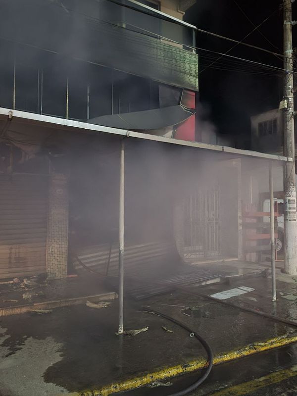 O incêndio aconteceu em um supermercado no bairro Barra do Itapemirim, em Marataízes por Divulgação \ Corpo de Bombeiros