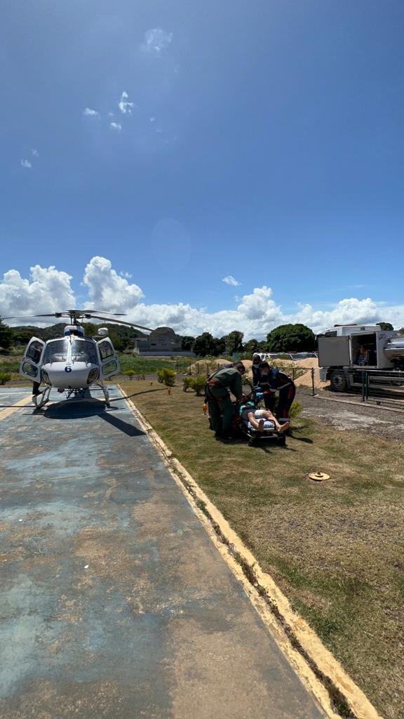 O resgate da vítima foi realizado com o apoio de um helicóptero da Notaer por Divulgação \ Notaer