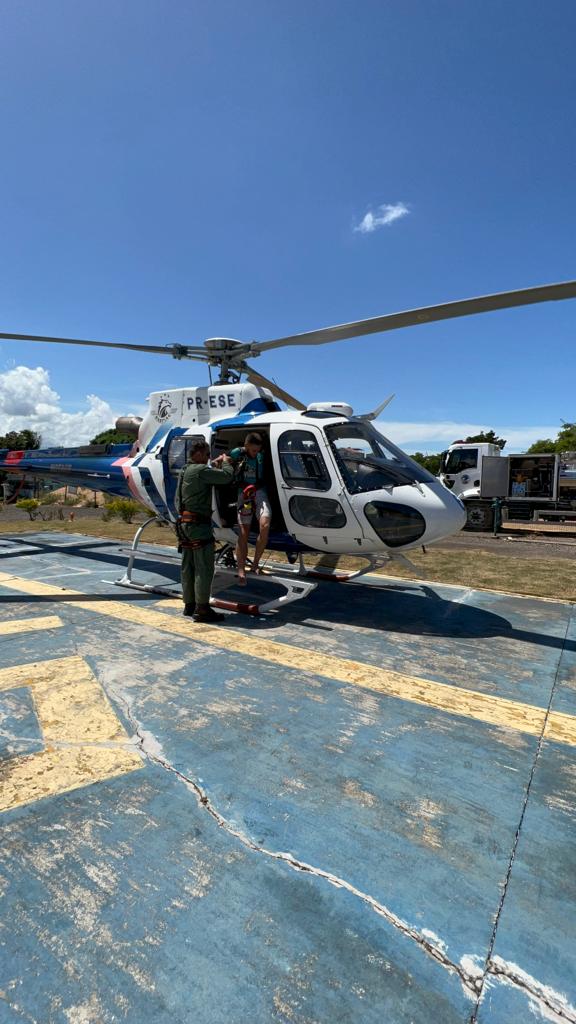 O resgate da vítima foi realizado com o apoio de um helicóptero da Notaer por Divulgação \ Notaer