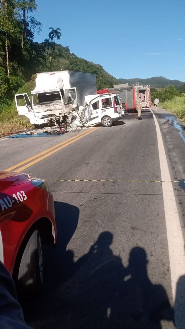 Acidente entre carro e caminhão interditou trecho no km 53 da BR 262 nesta terça (8) por Leitor de A Gazeta