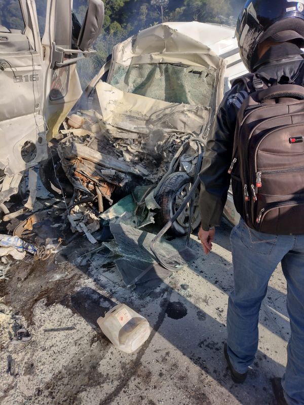 Acidente entre carro e caminhão interditou trecho no km 53 da BR 262 nesta terça (8) por Leitor de A Gazeta