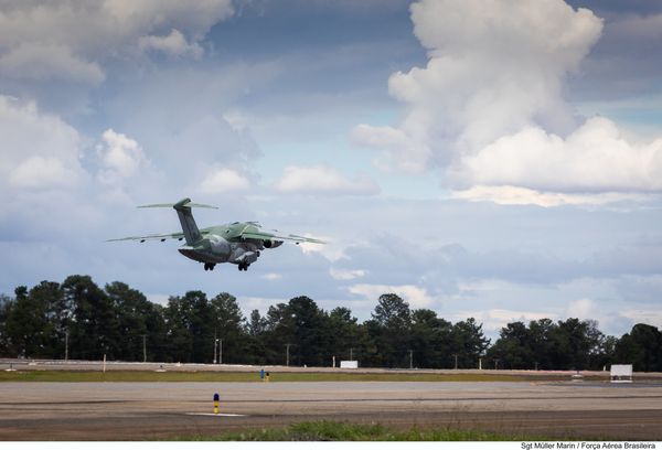 Aeronave da FAB foi à Polônia resgatar brasileiros e animais de estimação por Divulgação | FAB
