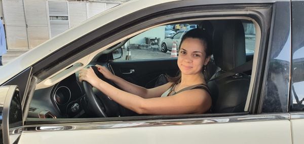 Empresária e professora de ballet, Raiane de Souza Duarte gastou mais de R$ 300 para encher o tanque nesta quinta-feira (10) por Carlos Alberto Silva