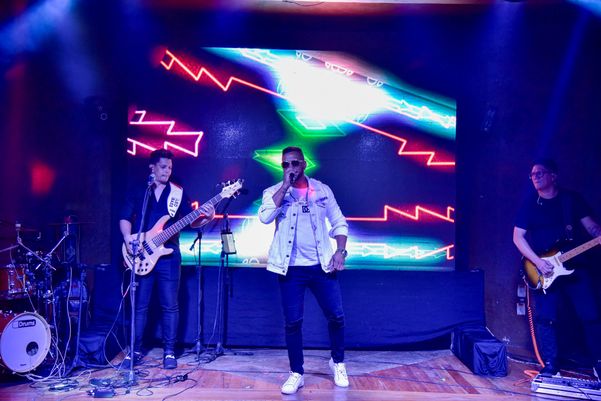 Alex Salles e Banda animou a confraternização por Rodrigo Gavini/ Divulgação