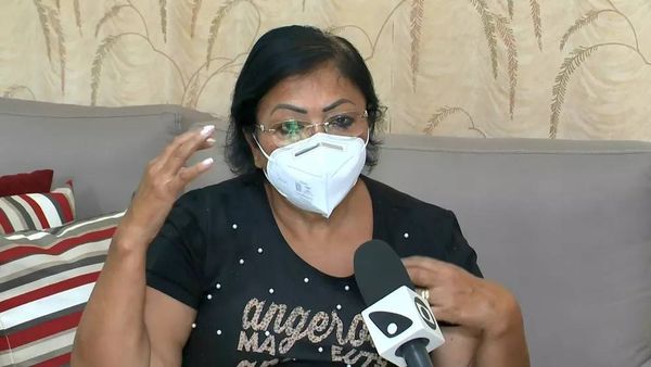 Leni Constância de Oliveira, de 59 anos, ficou ferida por parte do forro de gesso de loja na Serra
