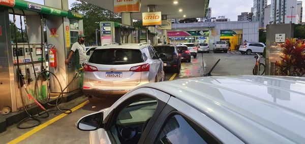 Movimento em um posto da Avenida Américo Buaiz, em Vitória, estava alto nesta quinta-feira (10) por Carlos Alberto Silva