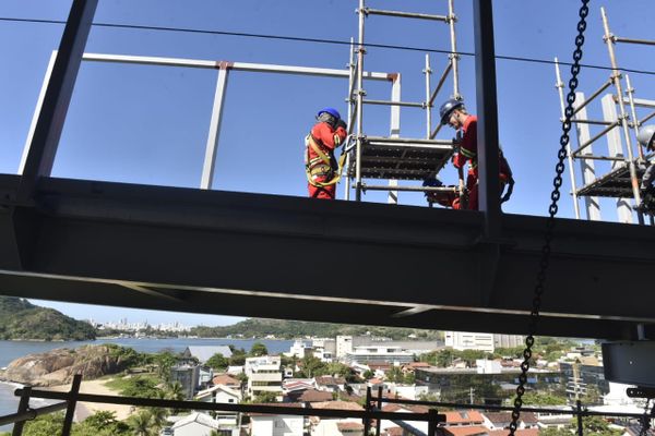 Obras da Ciclovia da Vida, na Terceira Ponte, avançam sobre a Baía de Vitória por Ricardo Medeiros