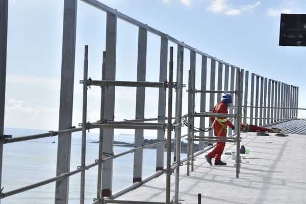 Obras da Ciclovia da Vida, na Terceira Ponte, avançam sobre a Baía de Vitória por Ricardo Medeiros