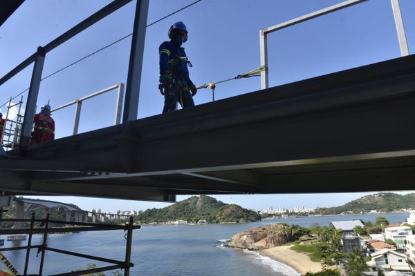 Obras da Ciclovia da Vida, na Terceira Ponte, avançam sobre a Baía de Vitória por Ricardo Medeiros