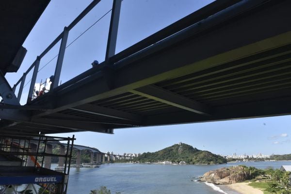 Obras da Ciclovia da Vida, na Terceira Ponte, avançam sobre a Baía de Vitória por Ricardo Medeiros