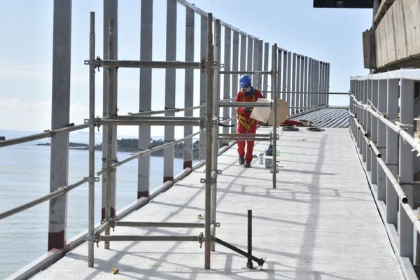 Obras da Ciclovia da Vida, na Terceira Ponte, avançam sobre a Baía de Vitória por Ricardo Medeiros