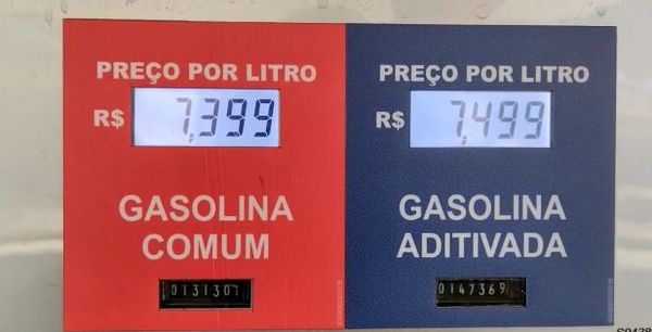 Litro da gasolina comum chega a custar R$ 7,39 em posto da Praia do Suá, em Vitória