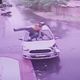 Imagem - Vídeo: motociclista cai em pé após atingir carro em acidente em Colatina