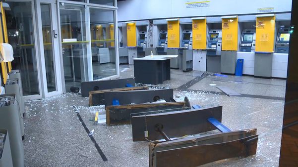 Agência do Banco do Brasil na Reta da Penha foi destruída por homem embriagado por Archimedis Patrício