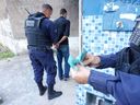 Homem é preso com R$ 2 mil com notas falsas e pode pegar 12 anos de prisão no ES(Guarda Municipal de Vila Velha)