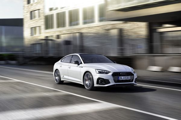 Audi lança novas versões do A4 e A5 com motor atualizado