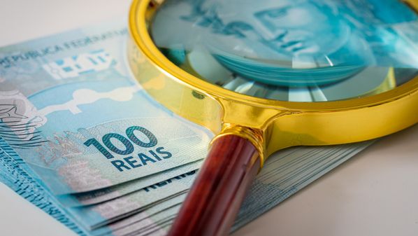 Tais esquemas têm novamente emergido em nossa sociedade, mas agora sob nova roupagem através dos criptoativos, especialmente das moedas digitais, envolvendo ainda fraudes bancárias e golpes contra consumidores no ambiente digital