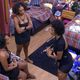 Linn da Quebrada, Jessi e Natália discutem no quarto Grunge 