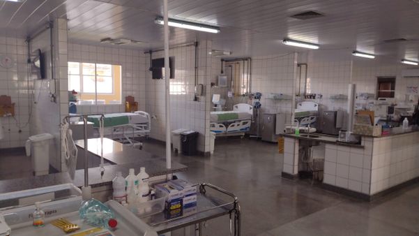 Leitos de UTI desocupados  no Hospital Roberto Silvares, em São Mateus