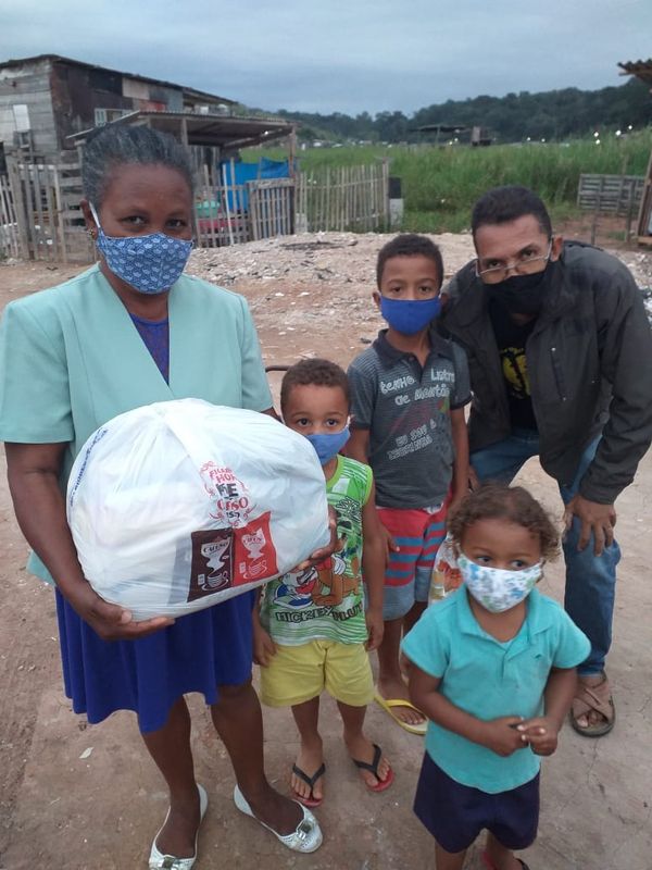 Ação social em Vale da Conquista promovida por um grupo de voluntários
