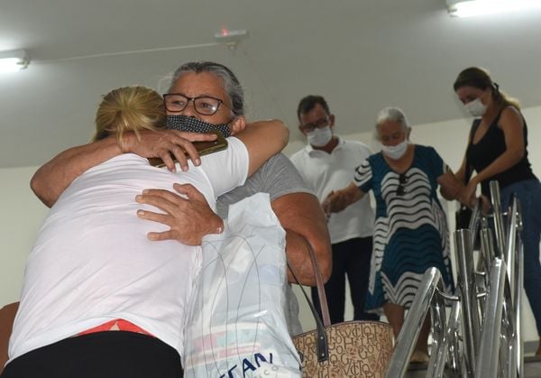 O empresário Sérgio Magalhães Gaudio, 77, foi condenado a 20 anos de prisão pela morte de sua esposa, Vanusa de Barros. Familiares de Vanusa comemoram a sentença dada pela Justiça. A jovem foi assassinada em 2001.  por Carlos Alberto Silva