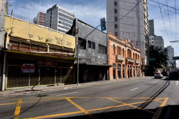 Prédios comerciais fechados na Av. Jerônimo Monteiro, a principal do Centro de Vitória