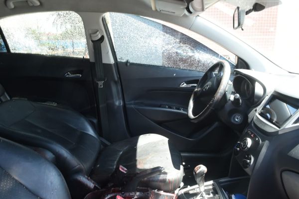 Policial civil foi baleado no braço em rua ao lado do Ginásio do Tartarugão por Carlos Alberto Silva