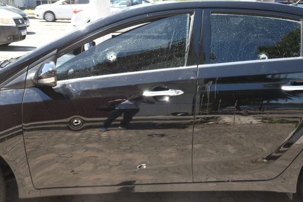 Policial civil foi baleado no braço em rua ao lado do Ginásio do Tartarugão por Carlos Alberto Silva