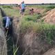 Imagem - Acidente em Aracruz: motorista cai com carro em vala ao desviar de vaca