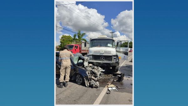 Acidente entre carro e caminhão deixou uma mulher ferida na ES 010, em Nova Almeida