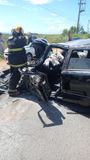 Acidente entre carro e caminhão deixou uma mulher ferida na ES 010, em Nova Almeida(Leitor de A Gazeta)