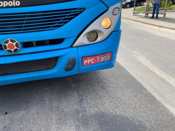 Idosa de 77 anos é atropelada por ônibus do Transcol e família diz que ela terá a perna amputada