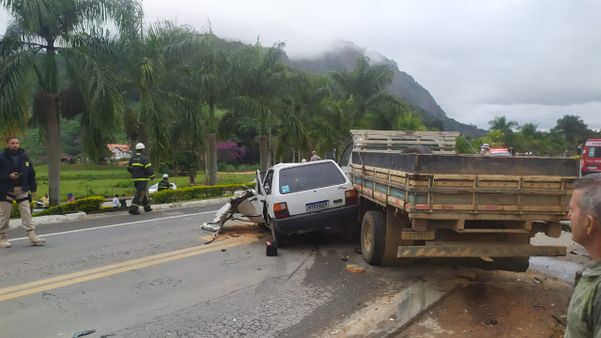 Uma pessoa morre após se envolver em colisão em Venda Nova do Imigrante por Redes Sociais