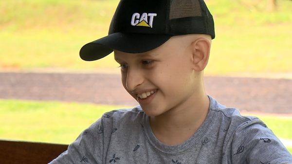 Victor, de 10 anos, descobri o câncer e iniciou o tratamento