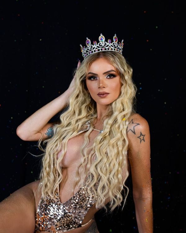 A atriz e modelo Thalita Zampirolli, Rainha de Bateria da Independente de Boa Vista por Mayron Brum