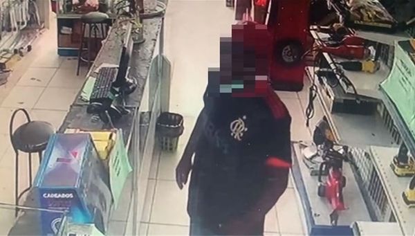 Homem de 41 anos foi flagrado por câmeras no dia do furto ao material de construção