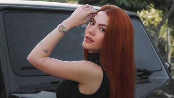 Influencer diz que ama debater sobre política: "Me sinto muito pronta"