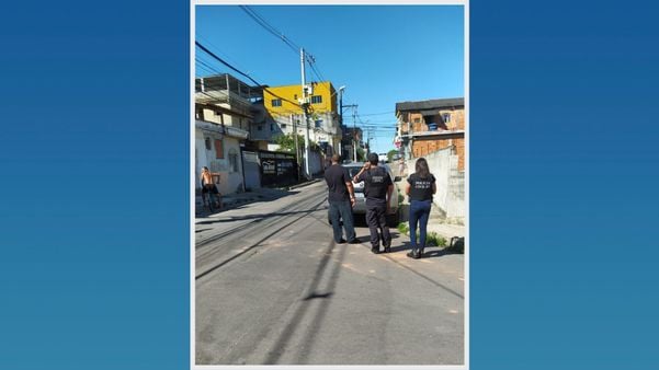 Polícia Civil esteve no local do crime, na Rua Itamonte, em Vila Nova de Colares, Serra, neste domingo (27)