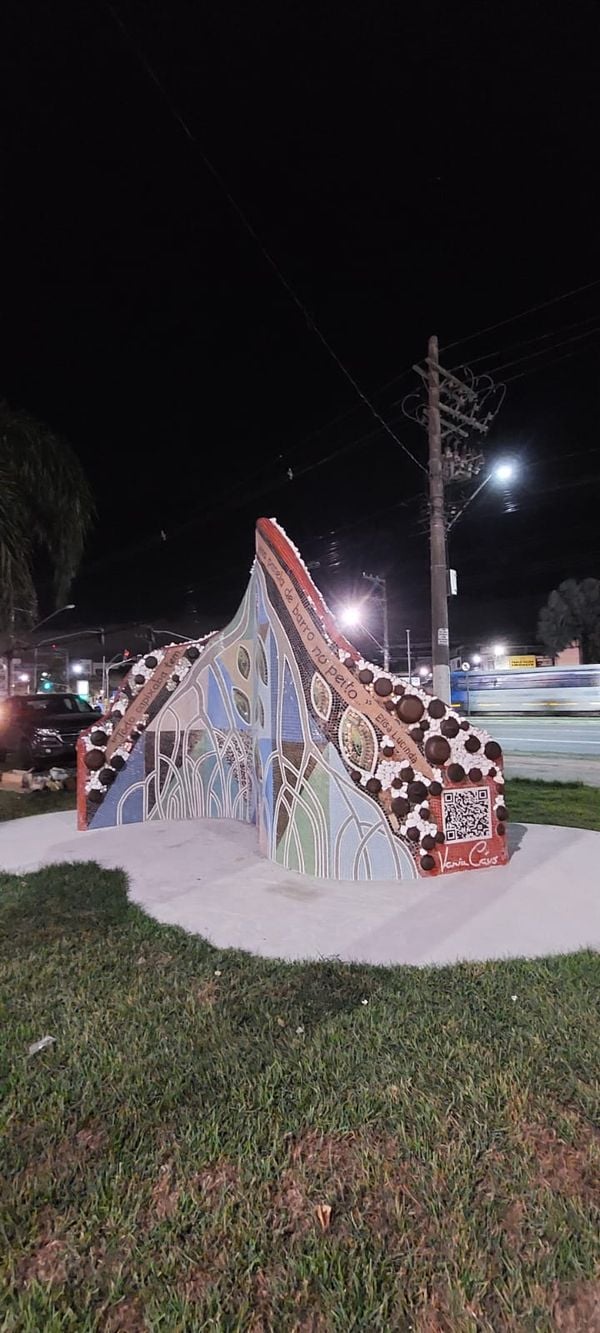 Monumento em homenagem ao ofício das paneleiras fica em Vitória por Vânia Caus
