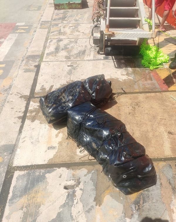 PF faz buscas em navio atracado em porto de Aracruz por Polícia Federal 
