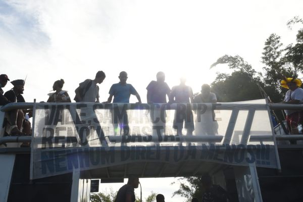 Protesto de indígenas na Vale, em Vitória por Carlos Alberto Silva