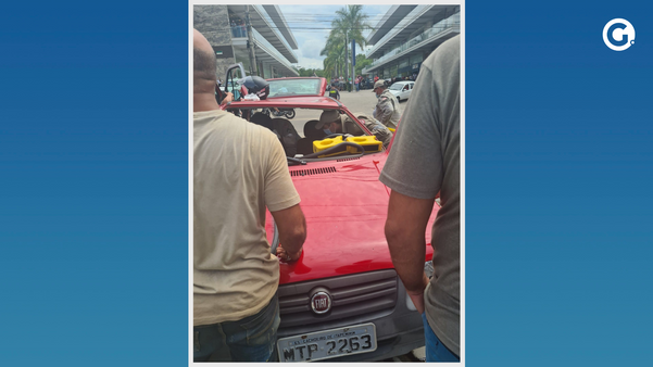 Acidente entre três carros deixa duas pessoas feridas em Cachoeiro