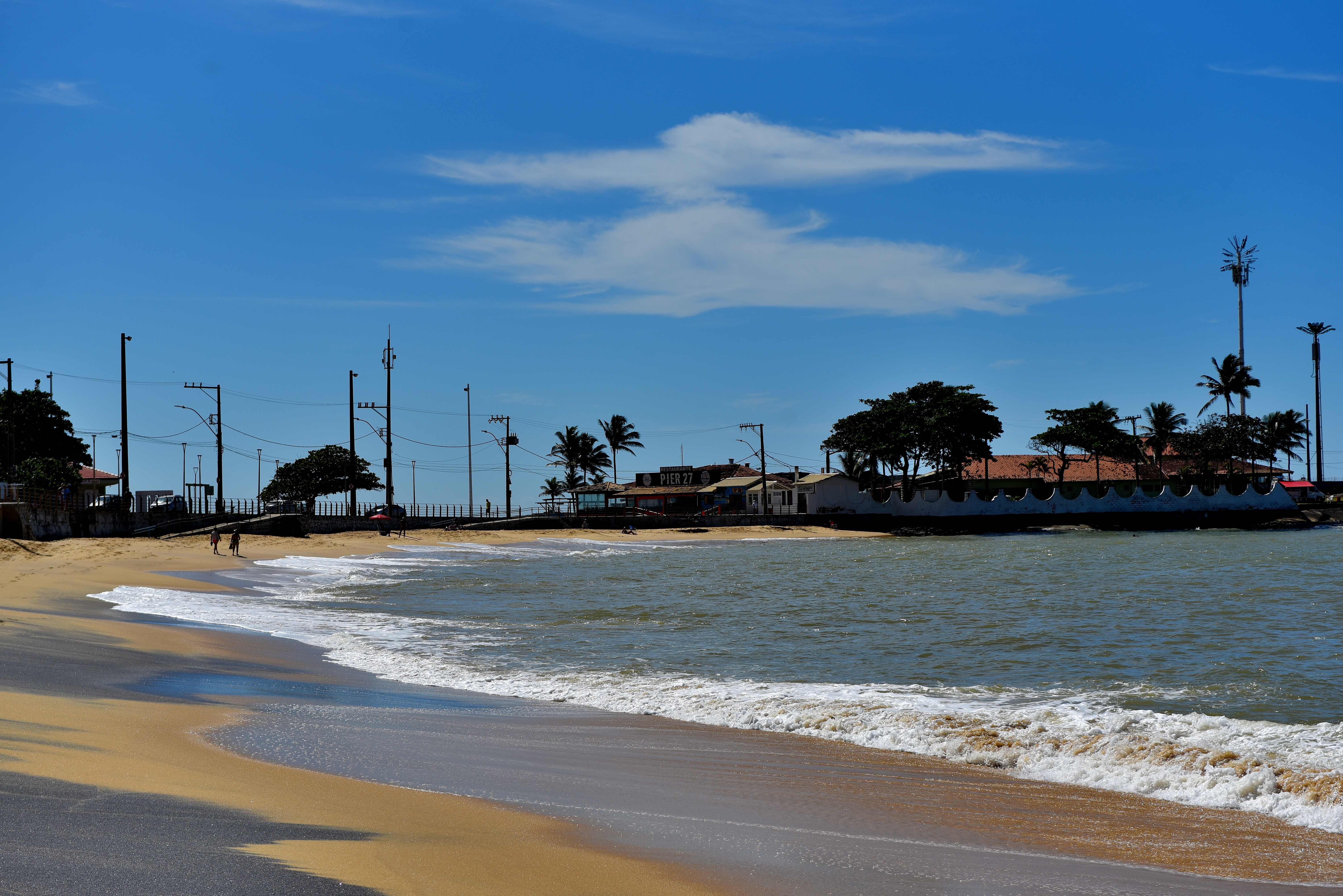 Calçadão cede na Praia da Areia Preta, em Guarapari