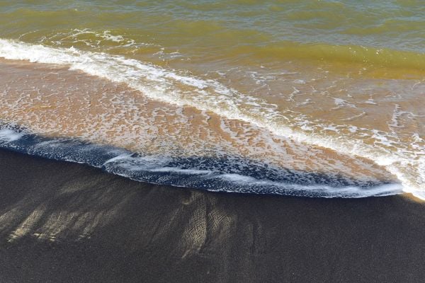 Praia da Areia Preta, em Guarapari por Fernando Madeira