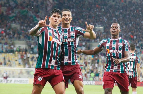 Cano marcou os dois gols da vitória do Fluminense sobre o Flamengo