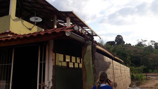 Chuva e rajadas de vento provocam estragos em Muniz Freire por Divulgação/ PMMF